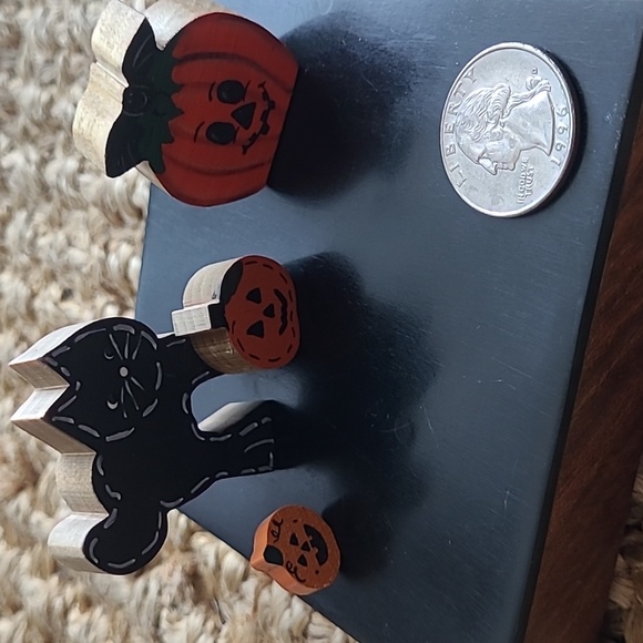 Halloween handcrafted wooden miniatures black cat and assorted pumpkin patch - Picture 3 of 3